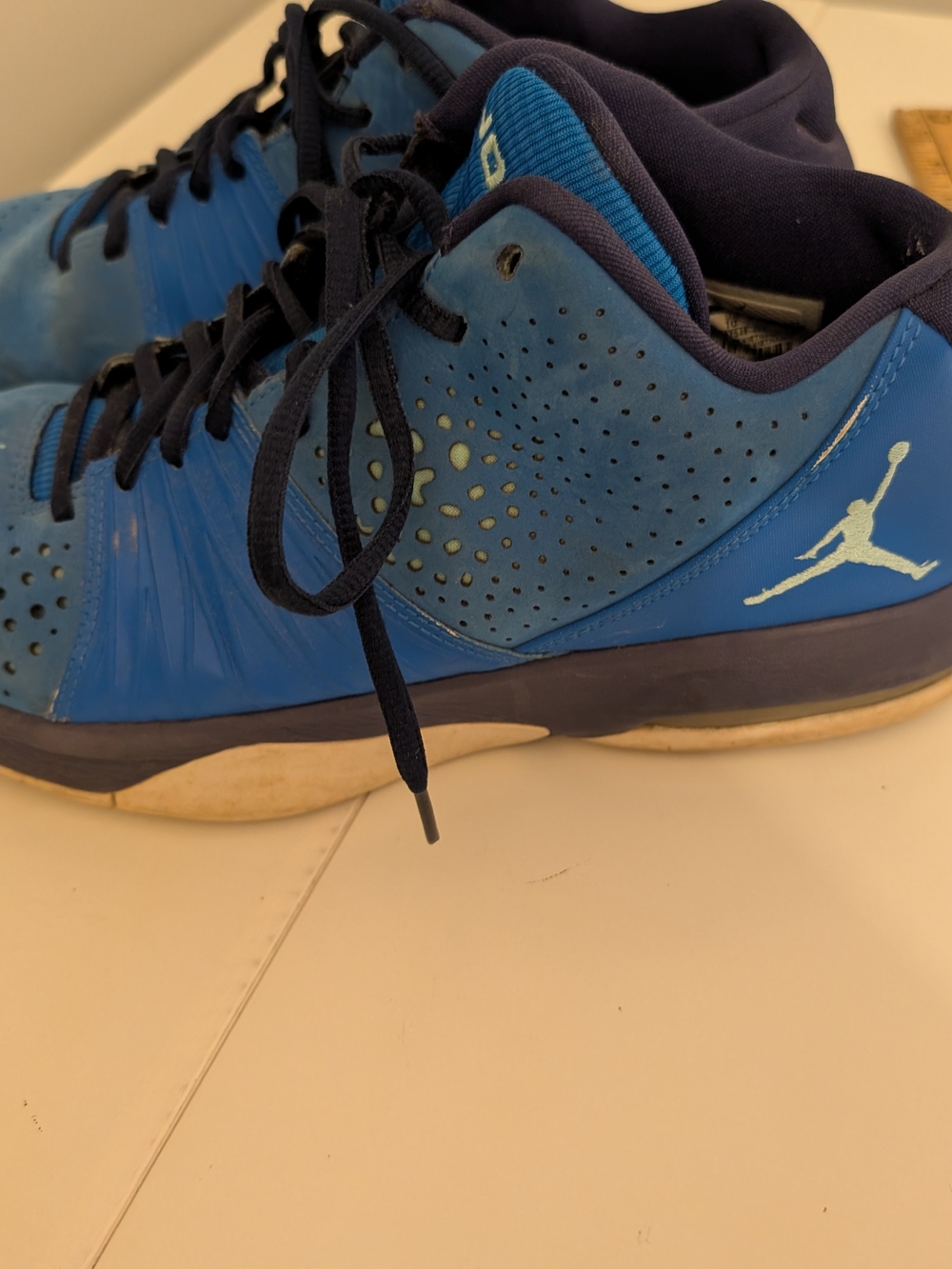 Jordan Men's Blue Low-Top Basketball Shoes